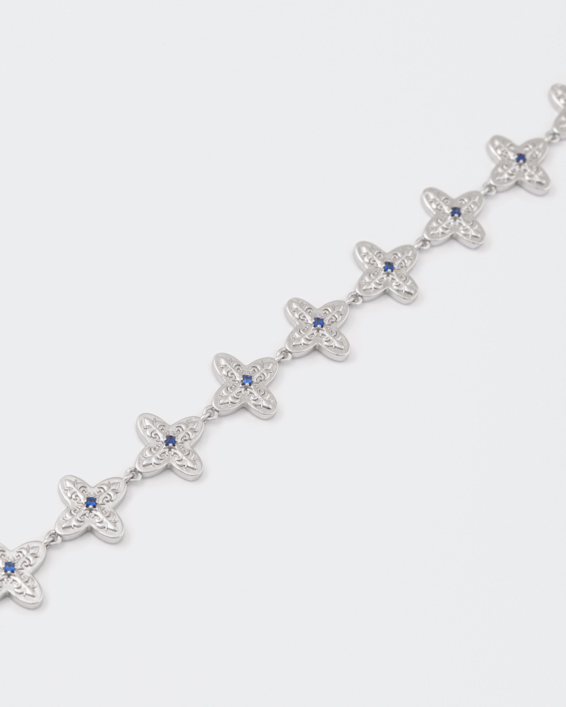 DARKAI Gothic Clover Detail