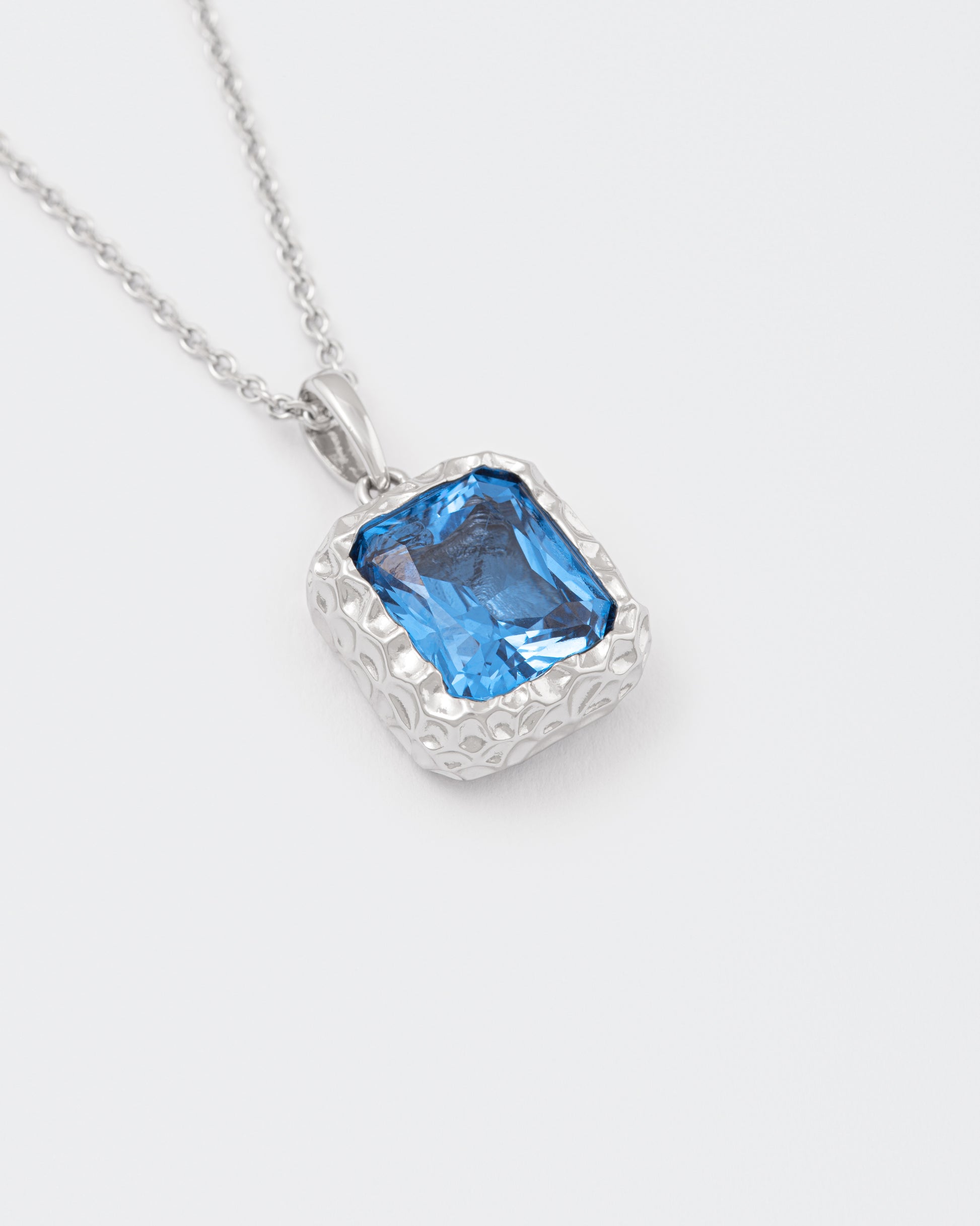 DARKAI Radiant Aquamarine Necklace detail picture