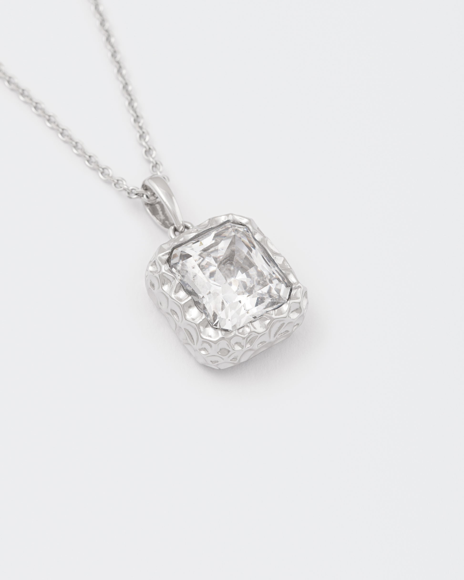 DARKAI Radiant White Necklace detail picture