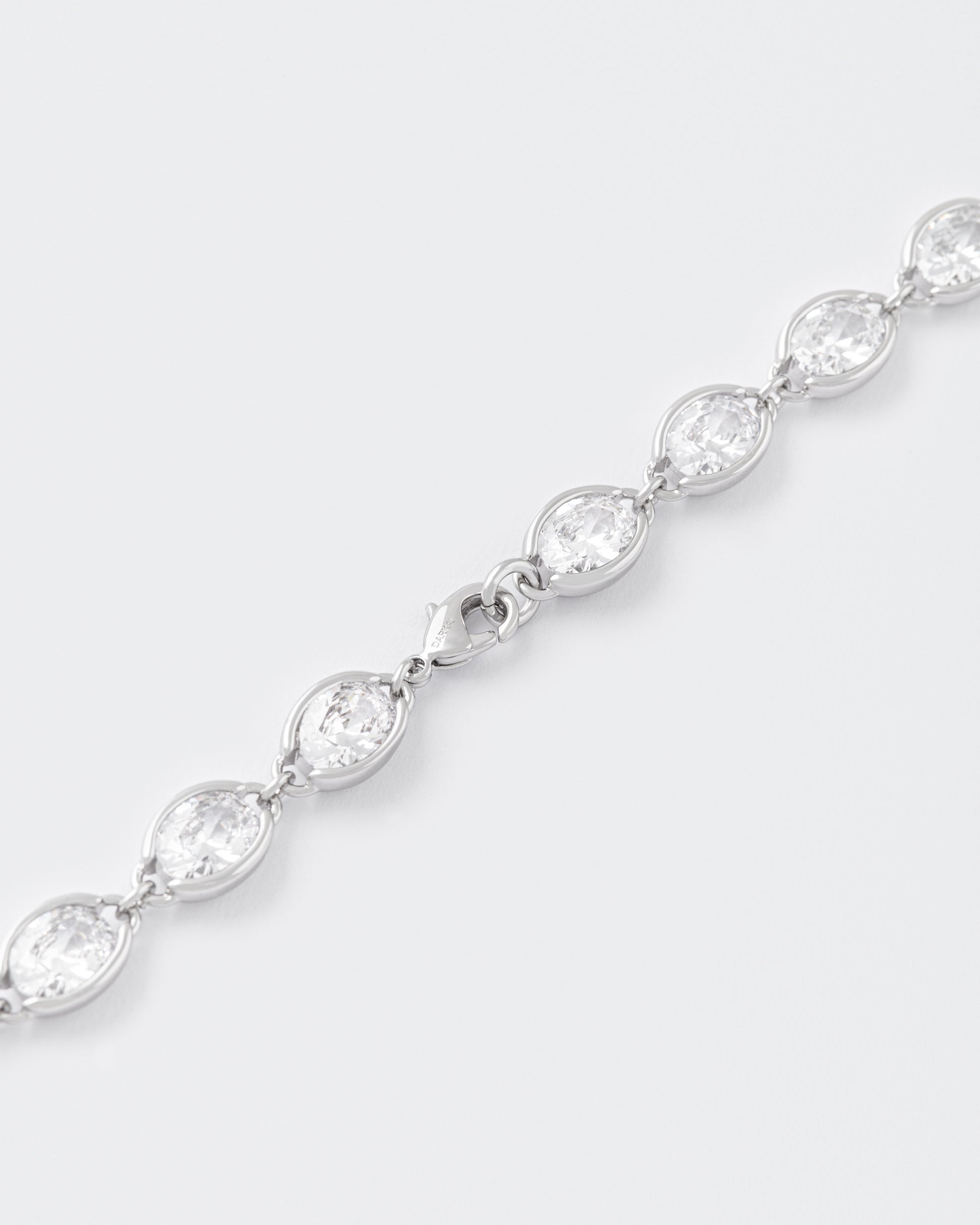 DARKAI Anchor White Necklace Closure Picture