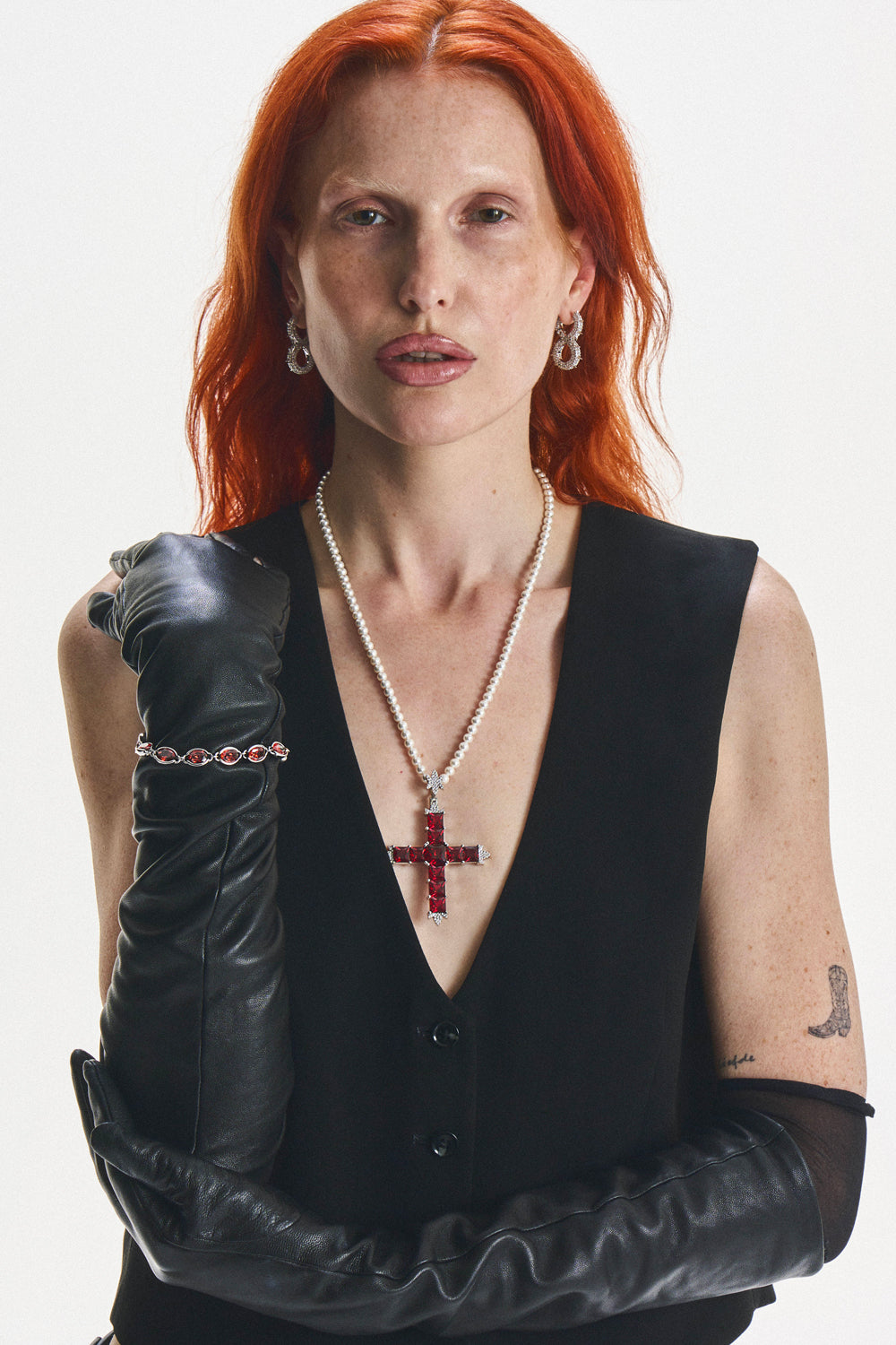 DARKAI Diana Pearls Necklace on Female Model
