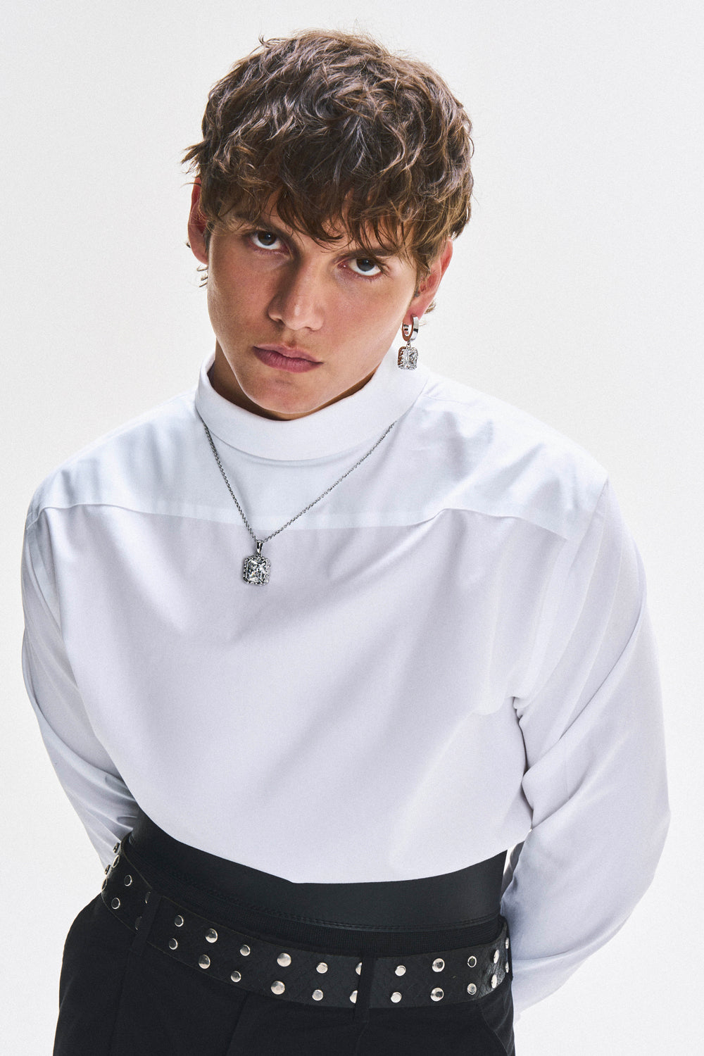 DARKAI Radiant White Earrings main picture