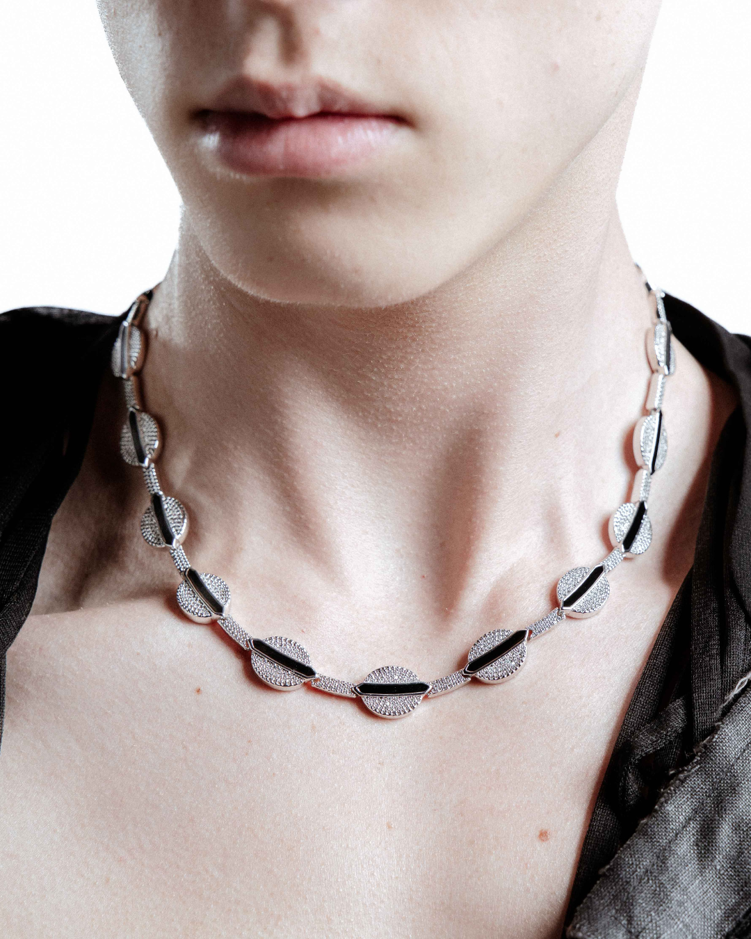 DARKAI Coffee Wire Necklace Male Model Picture