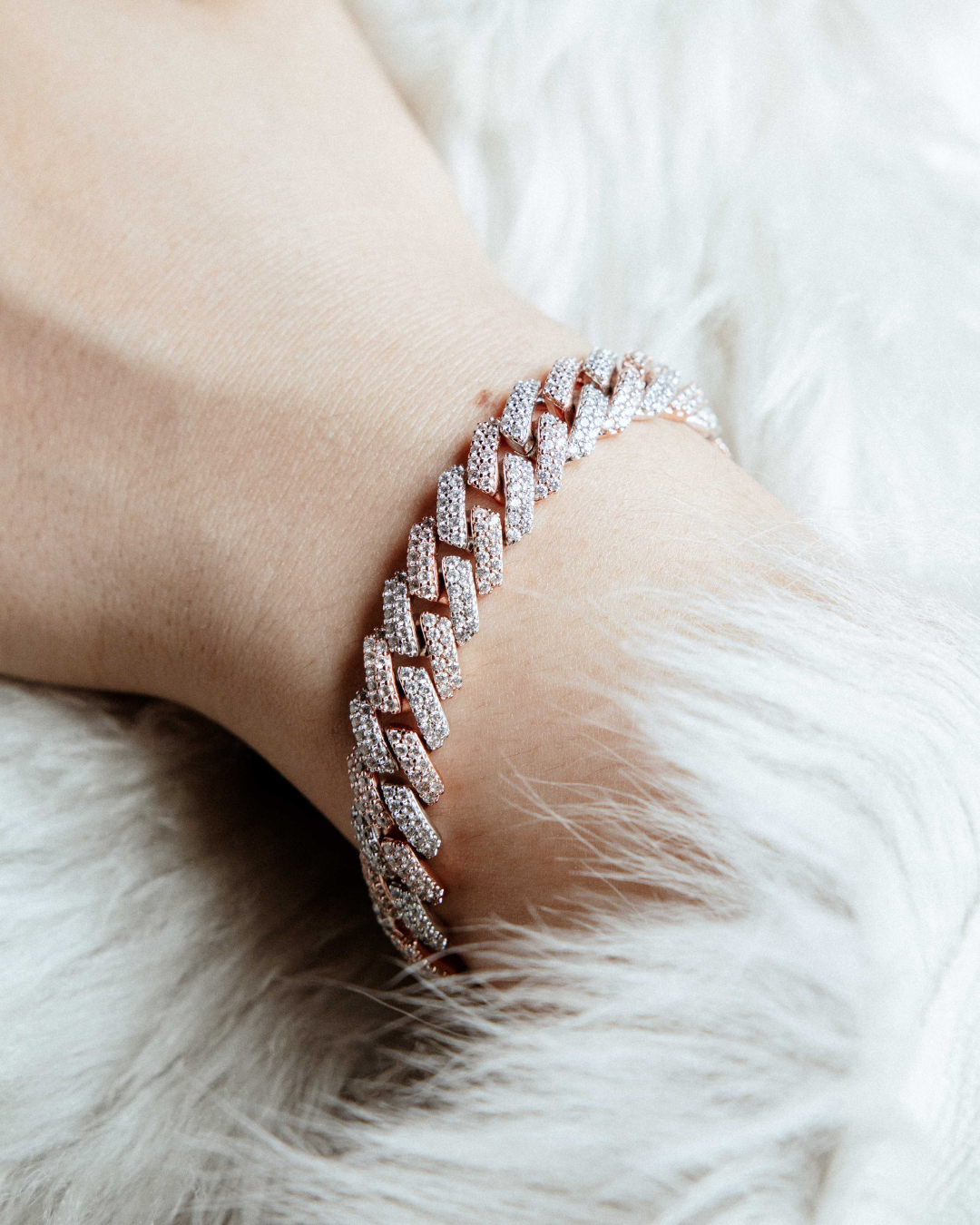 DARKAI Two Tone Mini Prong Pave Bracelet Female Model Picture