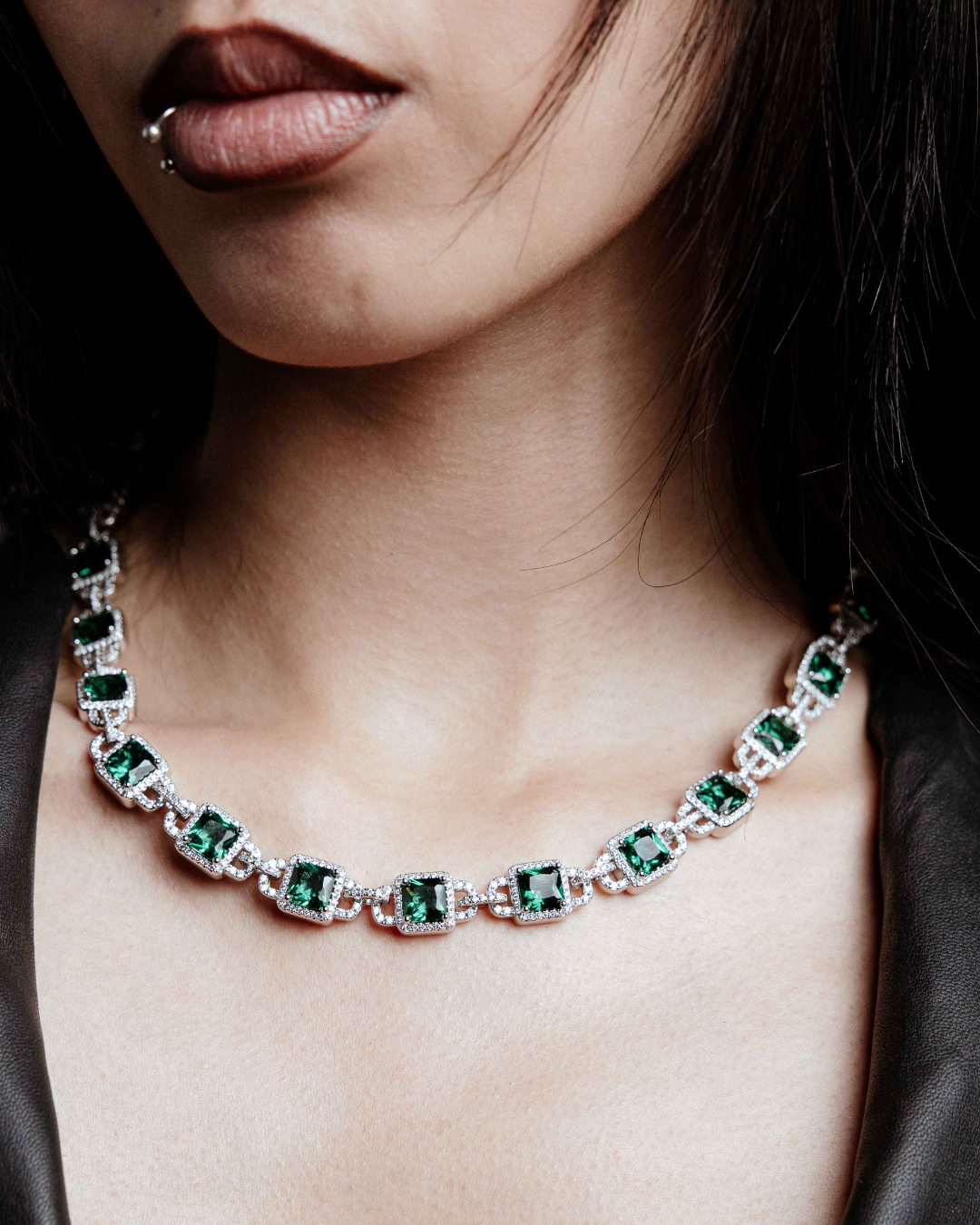 DARKAI Emerald Mariner Necklace Female Model Picture