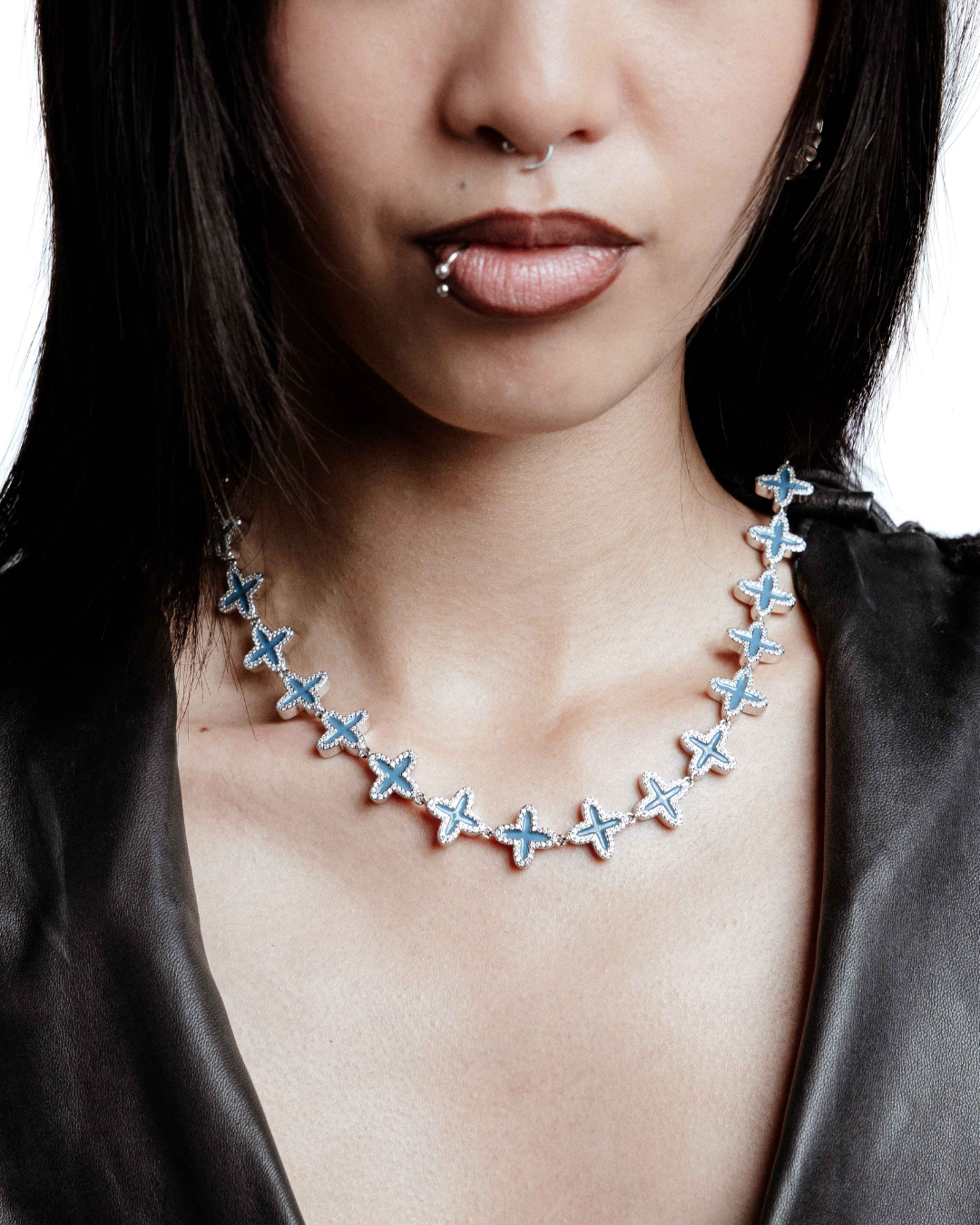 DARKAI Clover Petroleum Necklace Female Model Picture