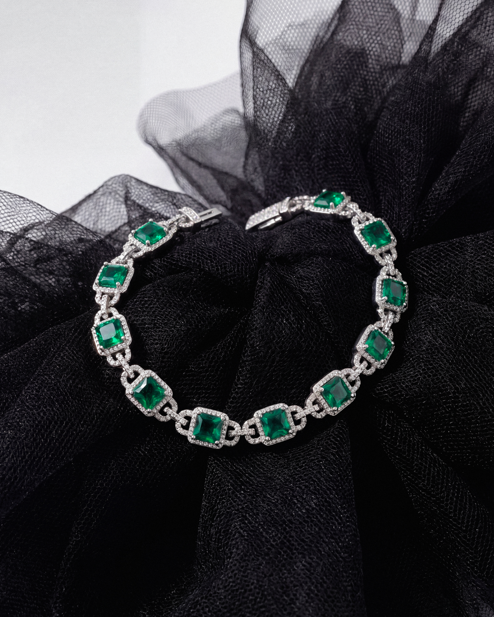 DARKAI Emerald Mariner Bracelet Ambient Picture