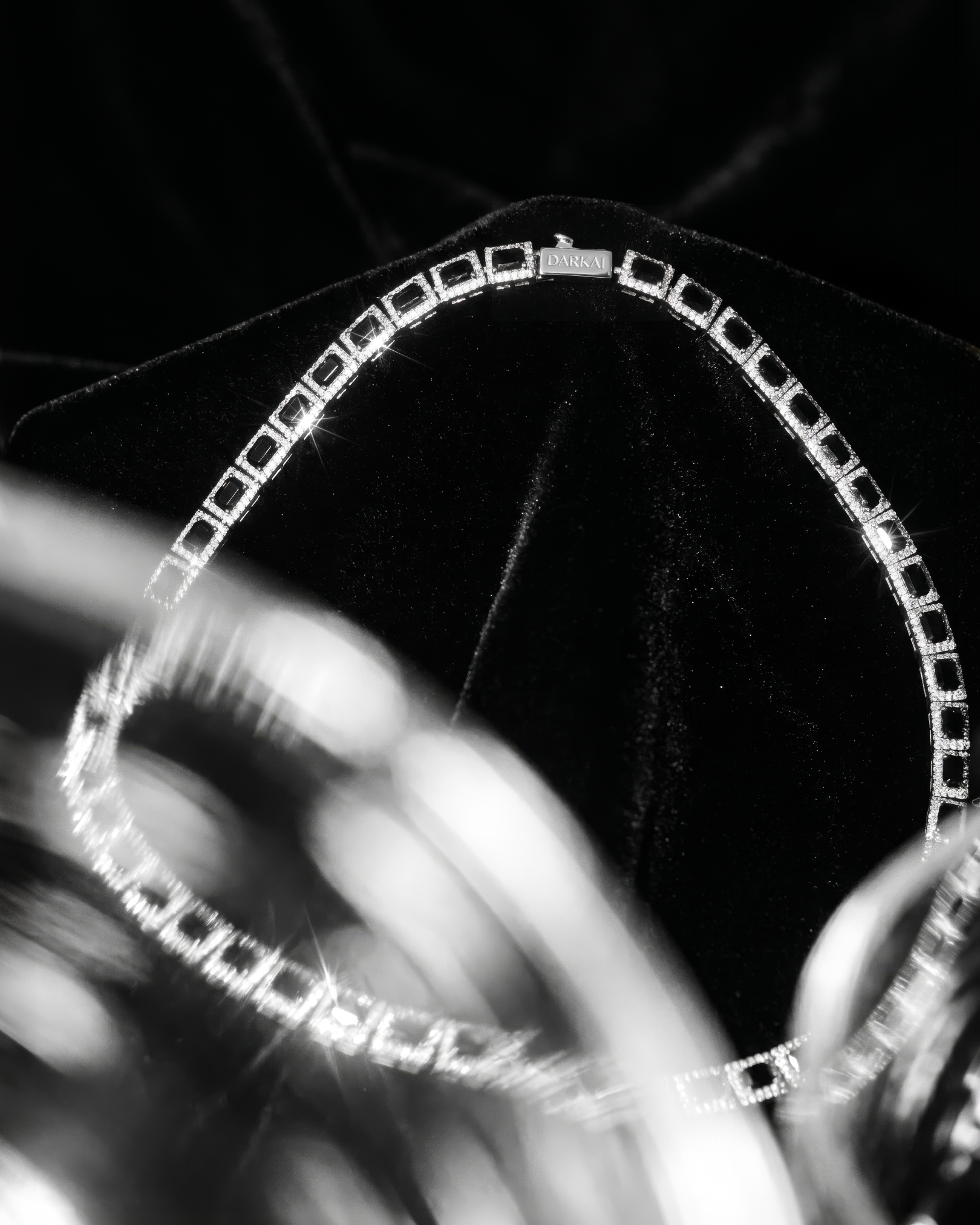 DARKAI Tennis Emerald Necklace Ambient Picture