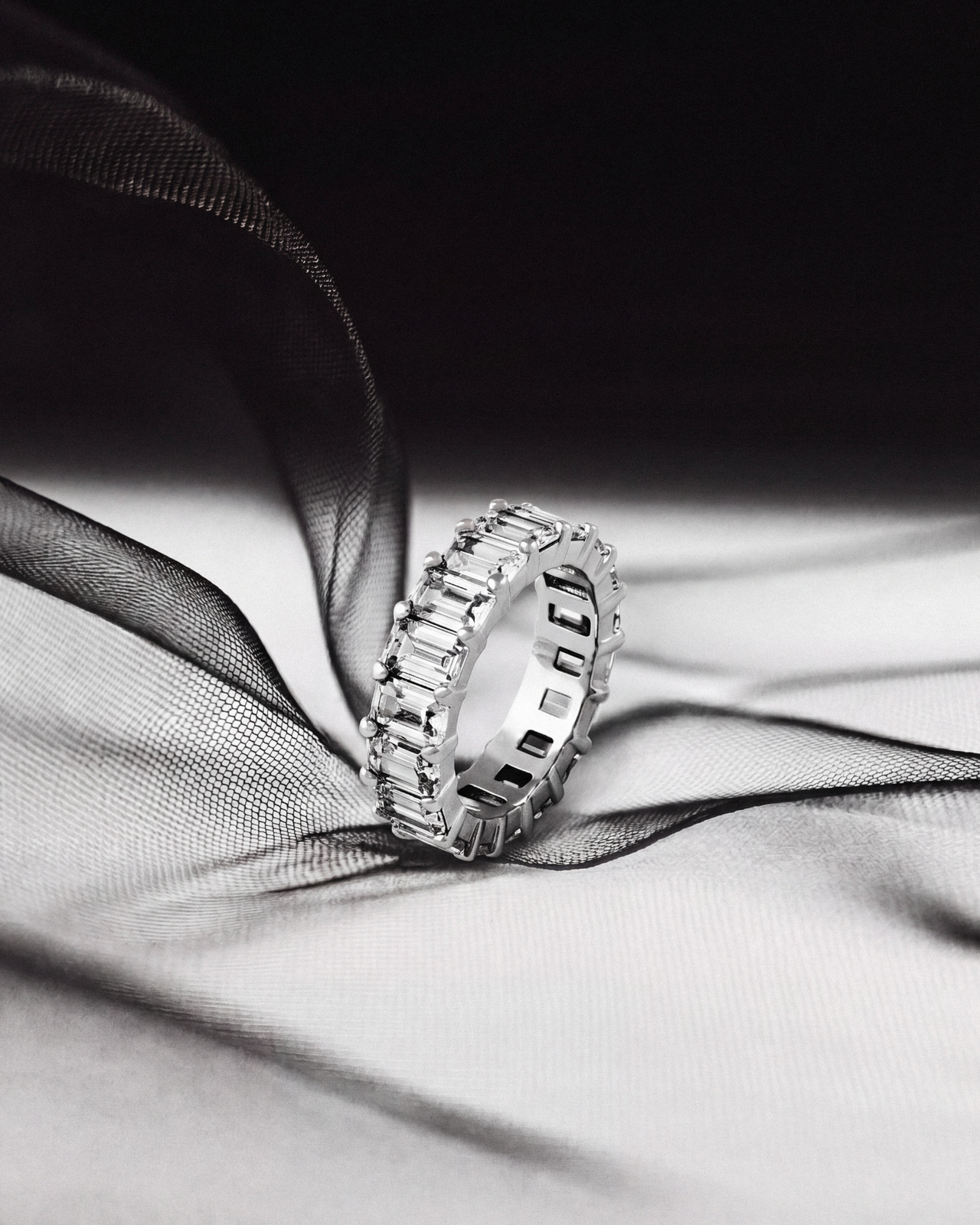 DARKAI Emerald Tennis Ring Main Picture