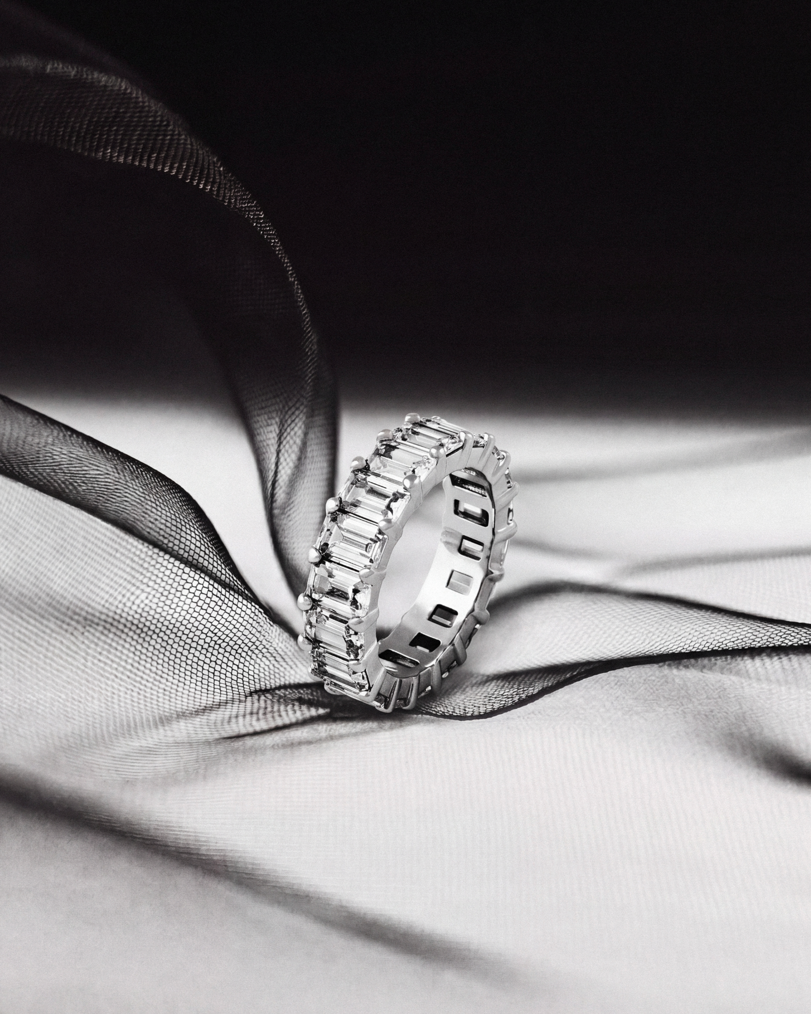 DARKAI Emerald Tennis Ring Ambient Picture