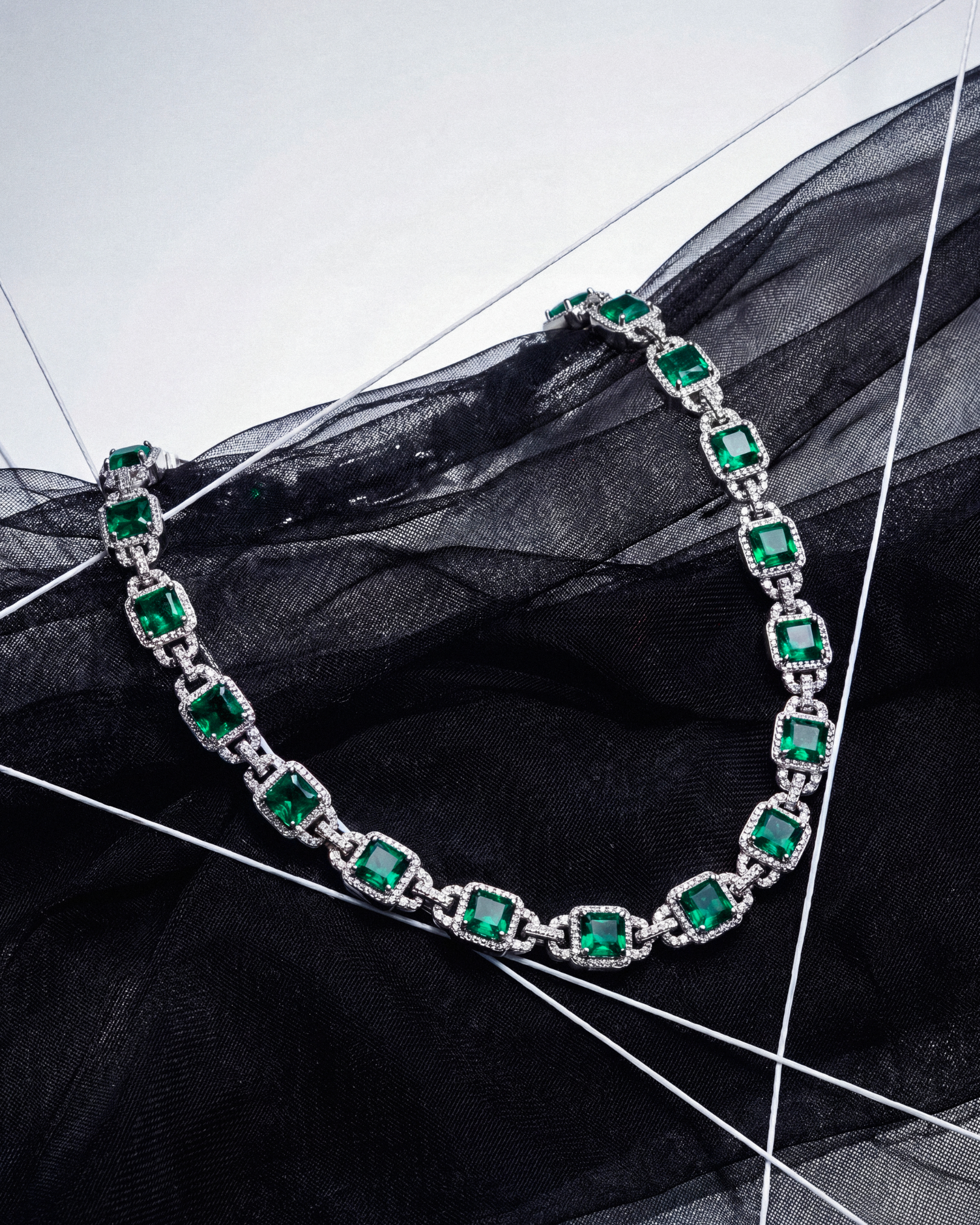 DARKAI Emerald Mariner Necklace Ambient Picture