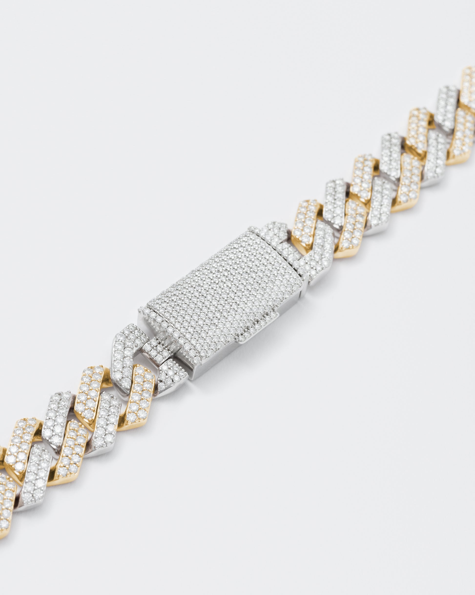 DARKAI Fine Jewelry Yellow White Prong Pavé Necklace Detail Picture
