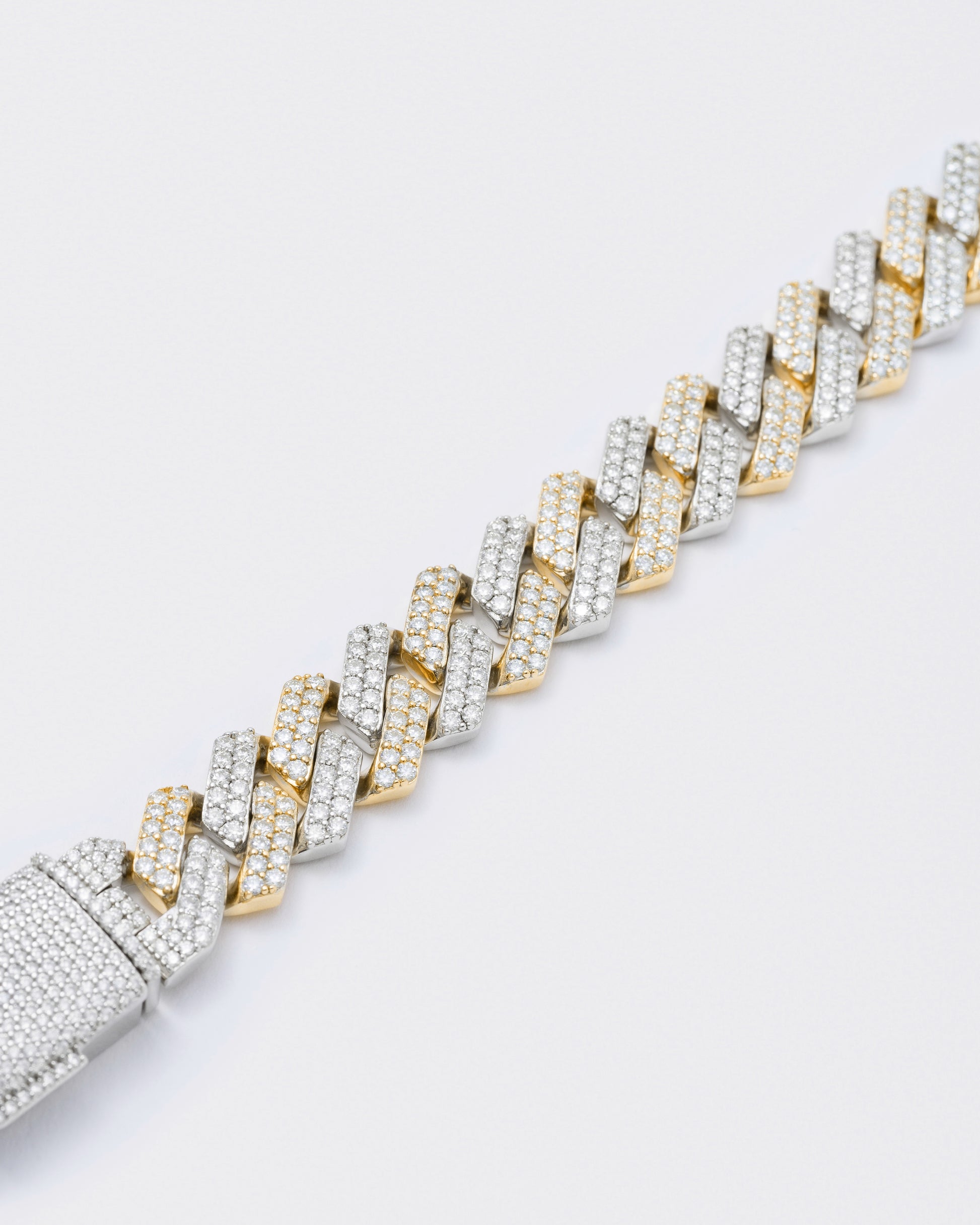 DARKAI Fine Jewelry White and Yellow Prong Pavé Necklace Detail Picture 3