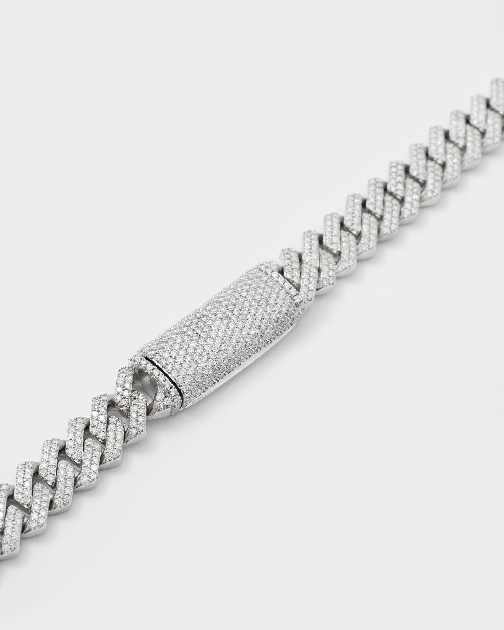 DARKAI Fine Jewelry Mini White Prong Pavé Necklace Detail Picture