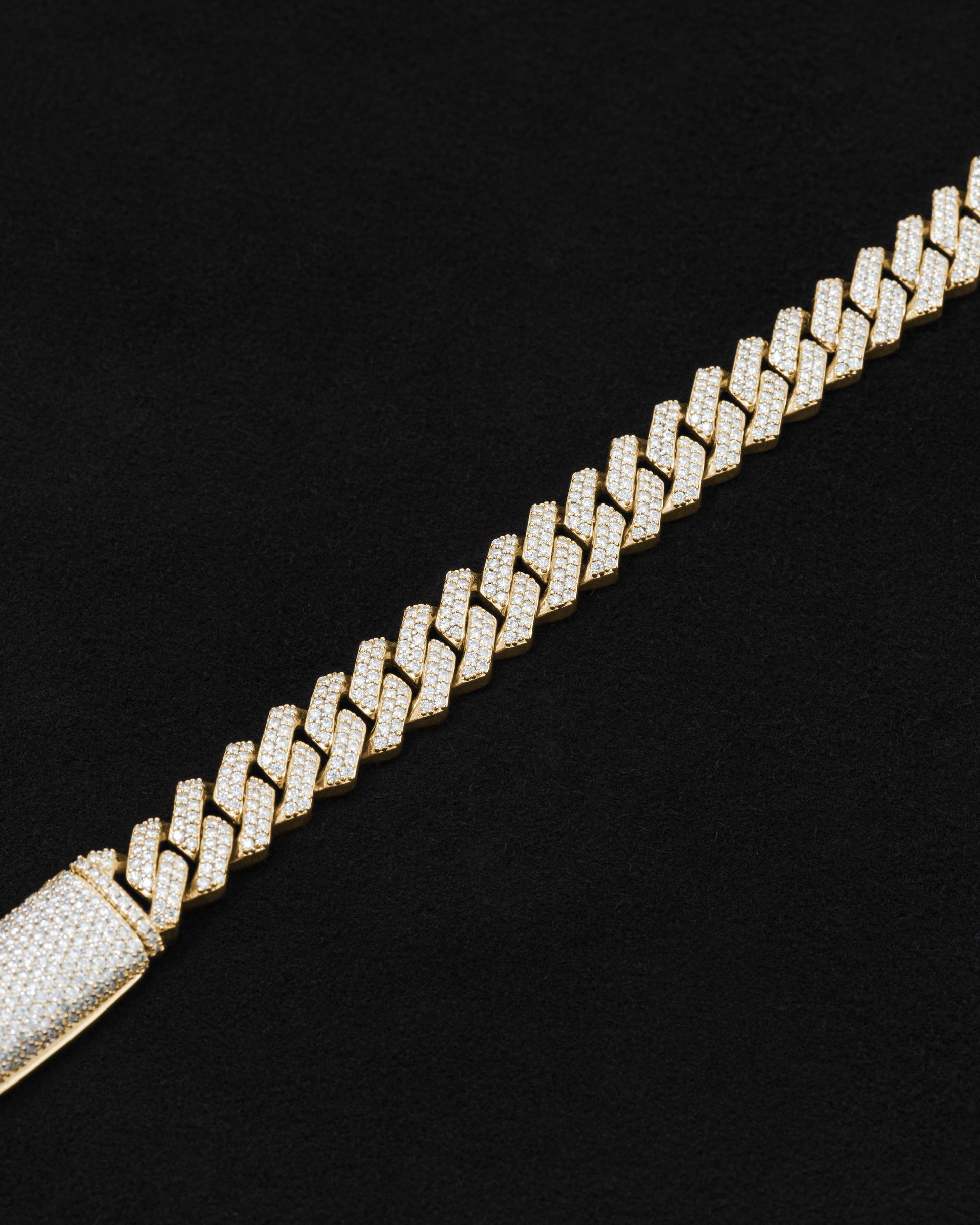 detail of 18 carats yellow solid gold and silver necklace with natural diamonds and moissanite diamonds