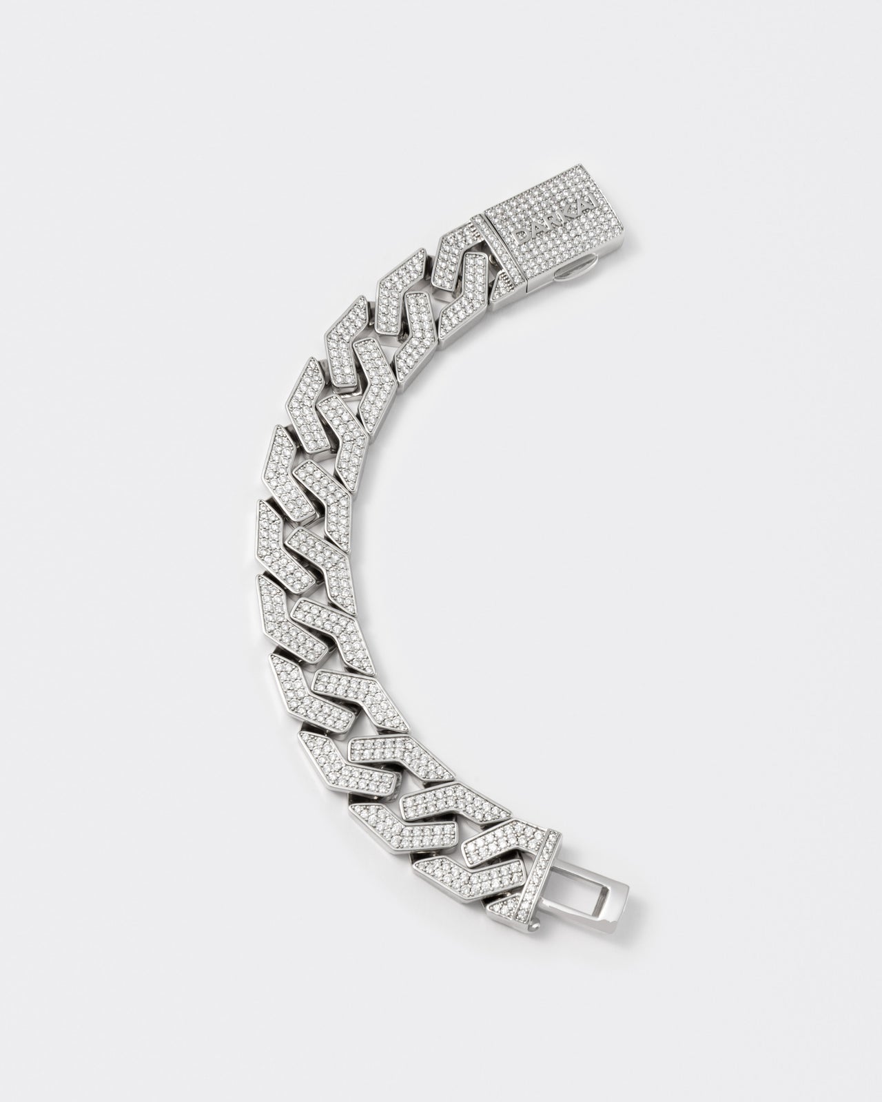 oversize prong chain bracelet with 18kt white gold coating and hand-set micropavé stones in diamond white. Fine jewelry grade drawer closure with logo.