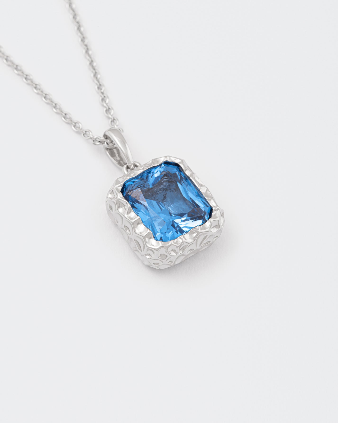 DARKAI Radiant Aquamarine Necklace detail picture