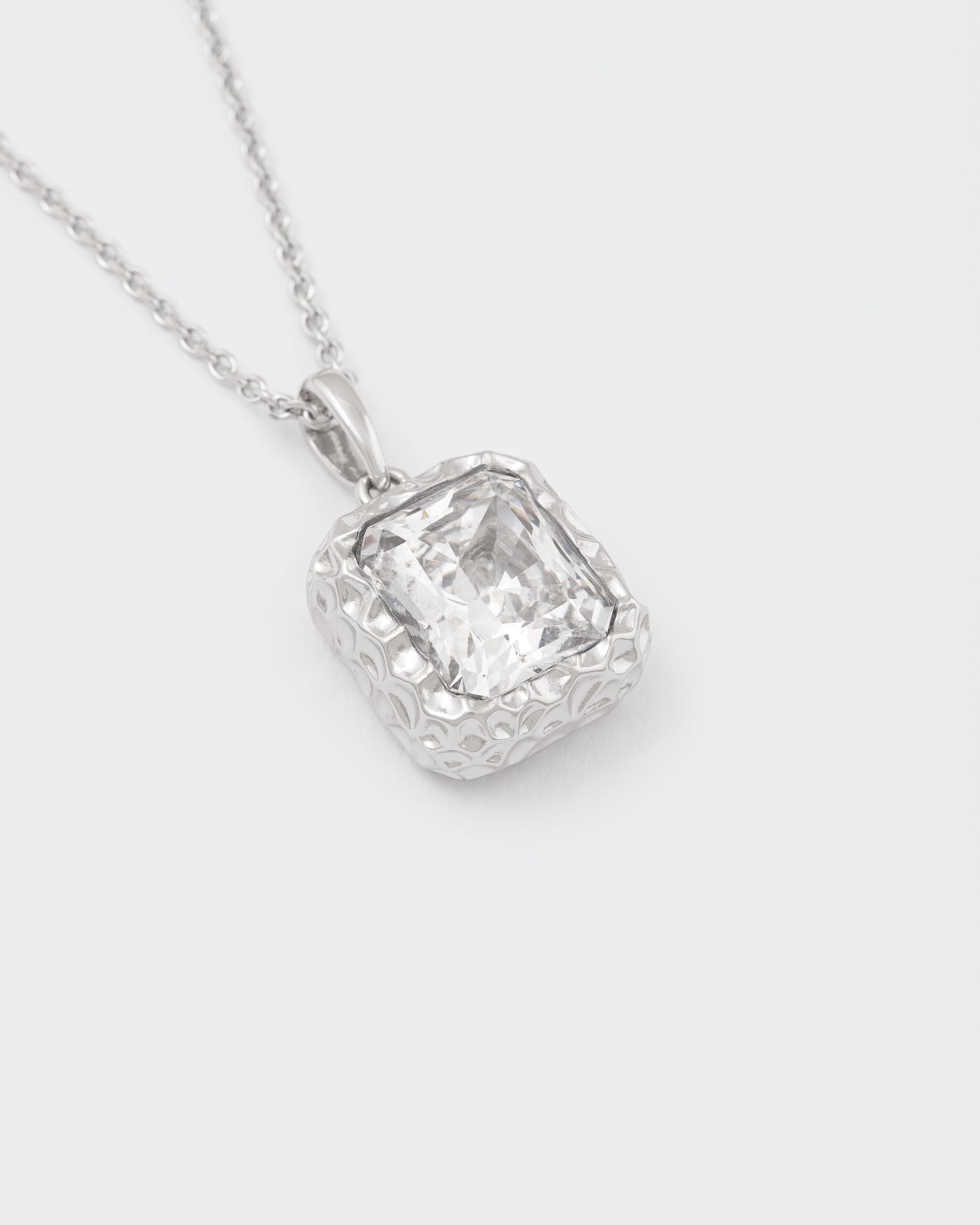 DARKAI Radiant White Necklace detail picture