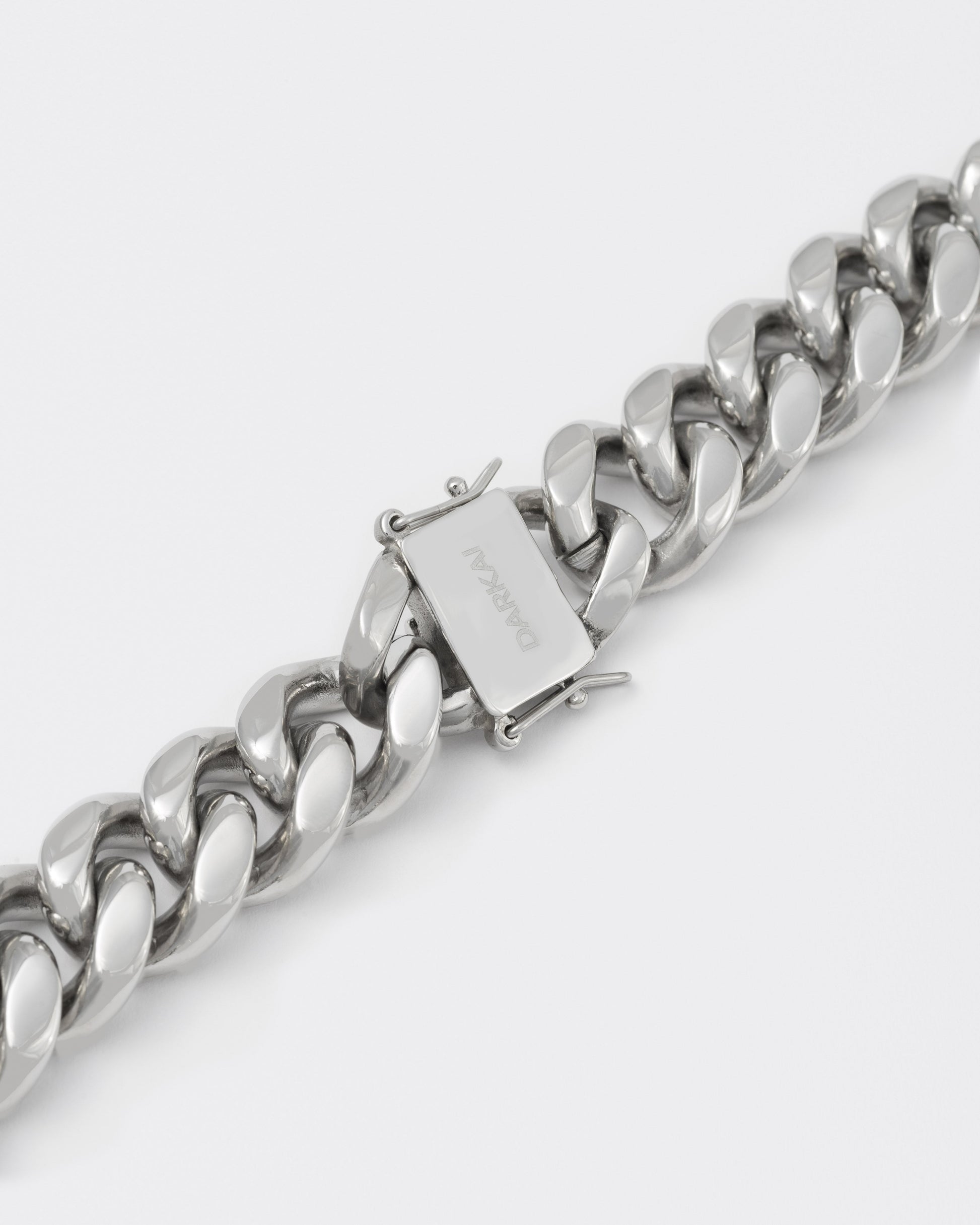 detail of 18k white gold coated oversize cuban chain choker