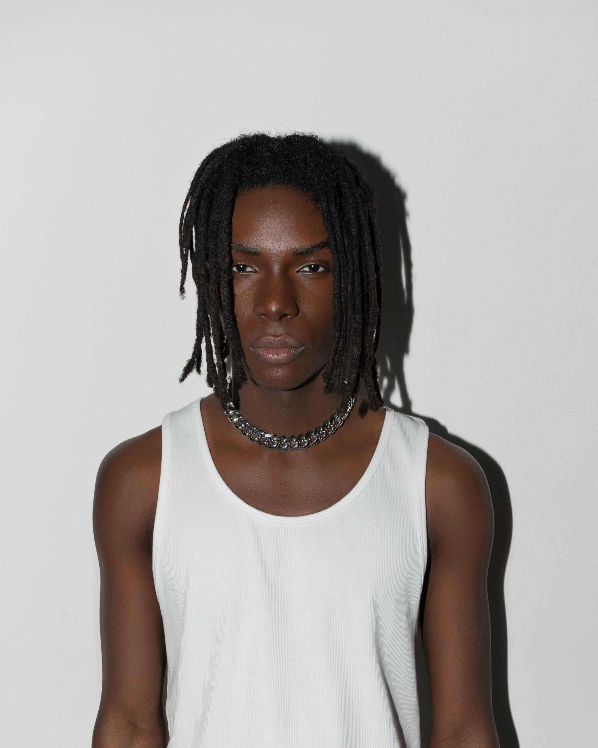 street style man wearing 18k white gold coated oversize cuban chain choker