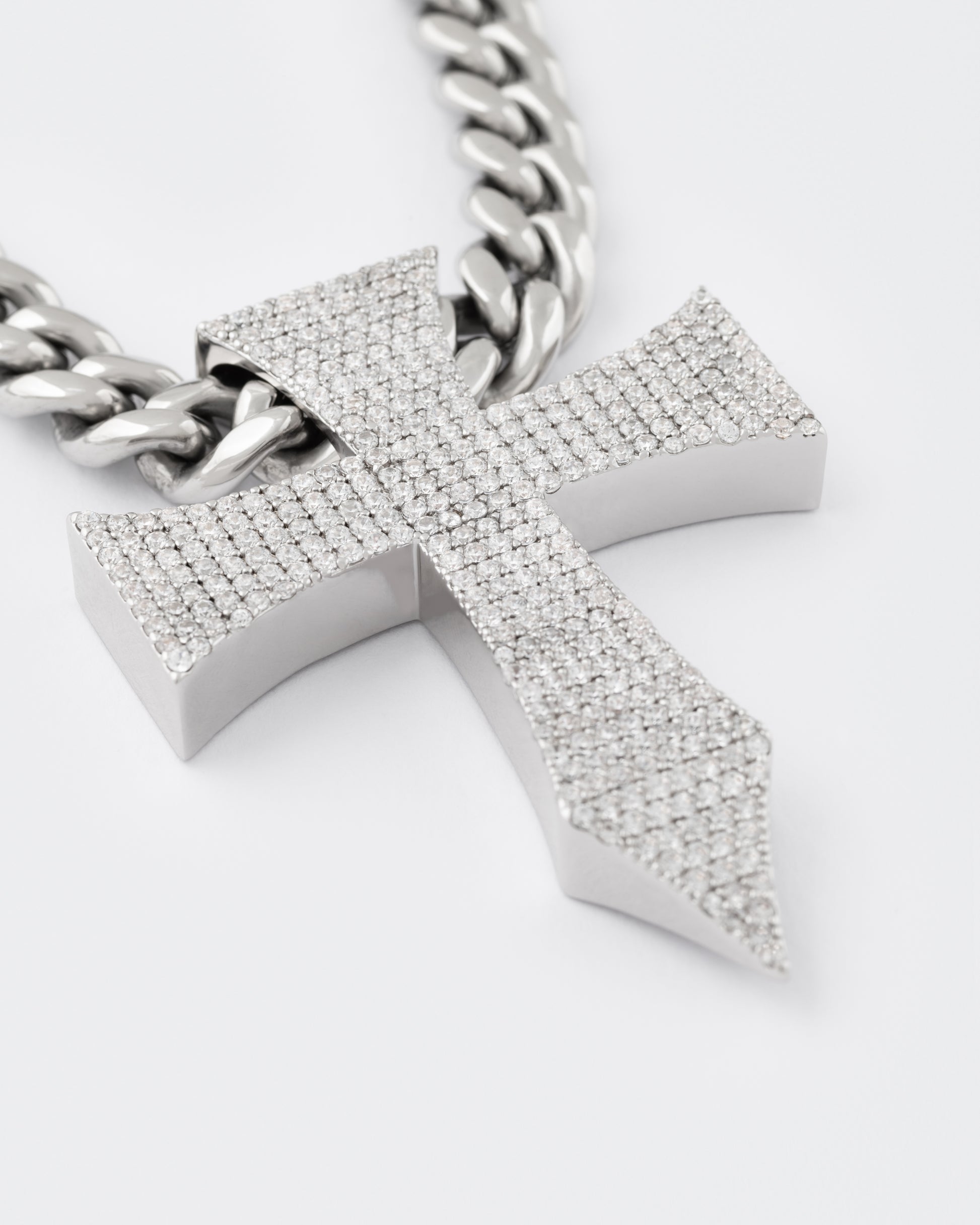 DARKAI XXL Gothic Cross Necklace detail picture on stones