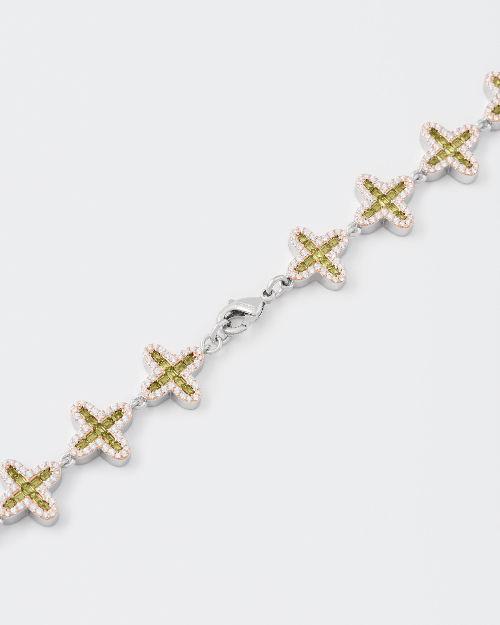 DARKAI Clover Baguette Peridot Bracelet Detail Picture