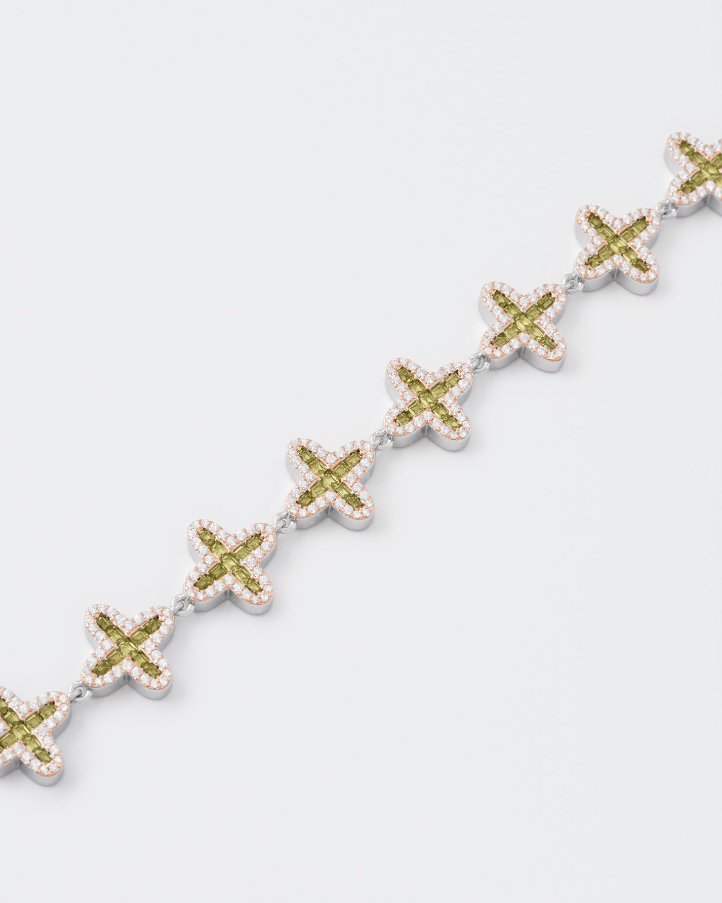 DARKAI Clover Baguette Peridot Bracelet Detail Picture
