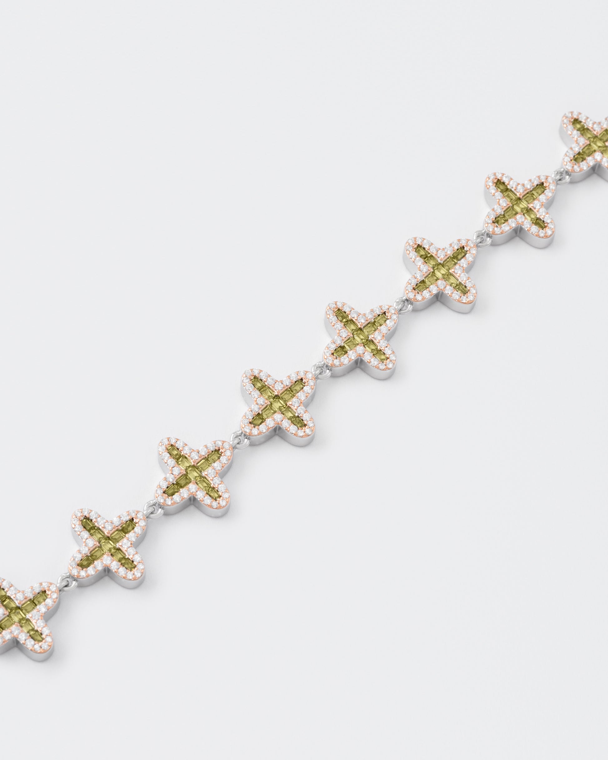 DARKAI Clover Baguette Peridot Bracelet Detail Picture