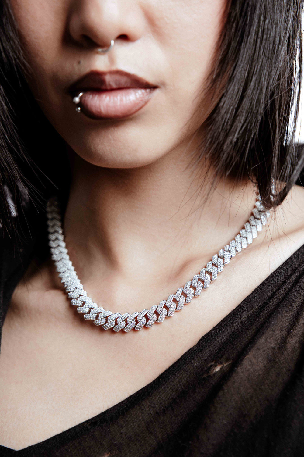 DARKAI Fine Jewelry White Mini Prong Pavé Necklace Female Model Picture