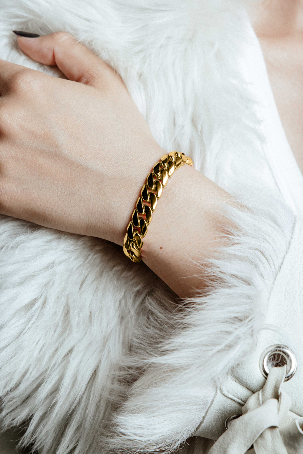 DARKAI Gold Cuban Edge Bracelet on Female Model