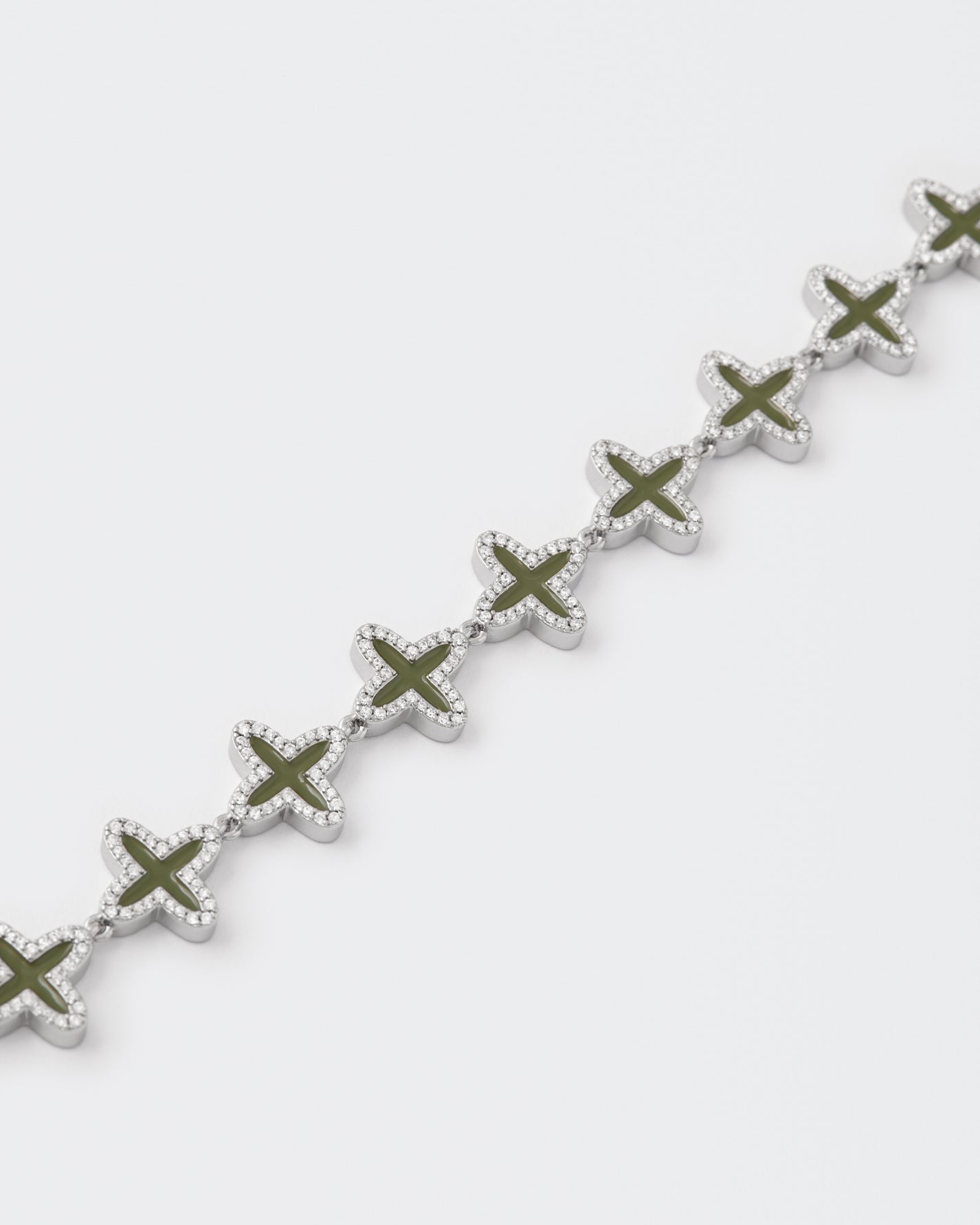 DARKAI Clover Olive Necklace Detail Picture