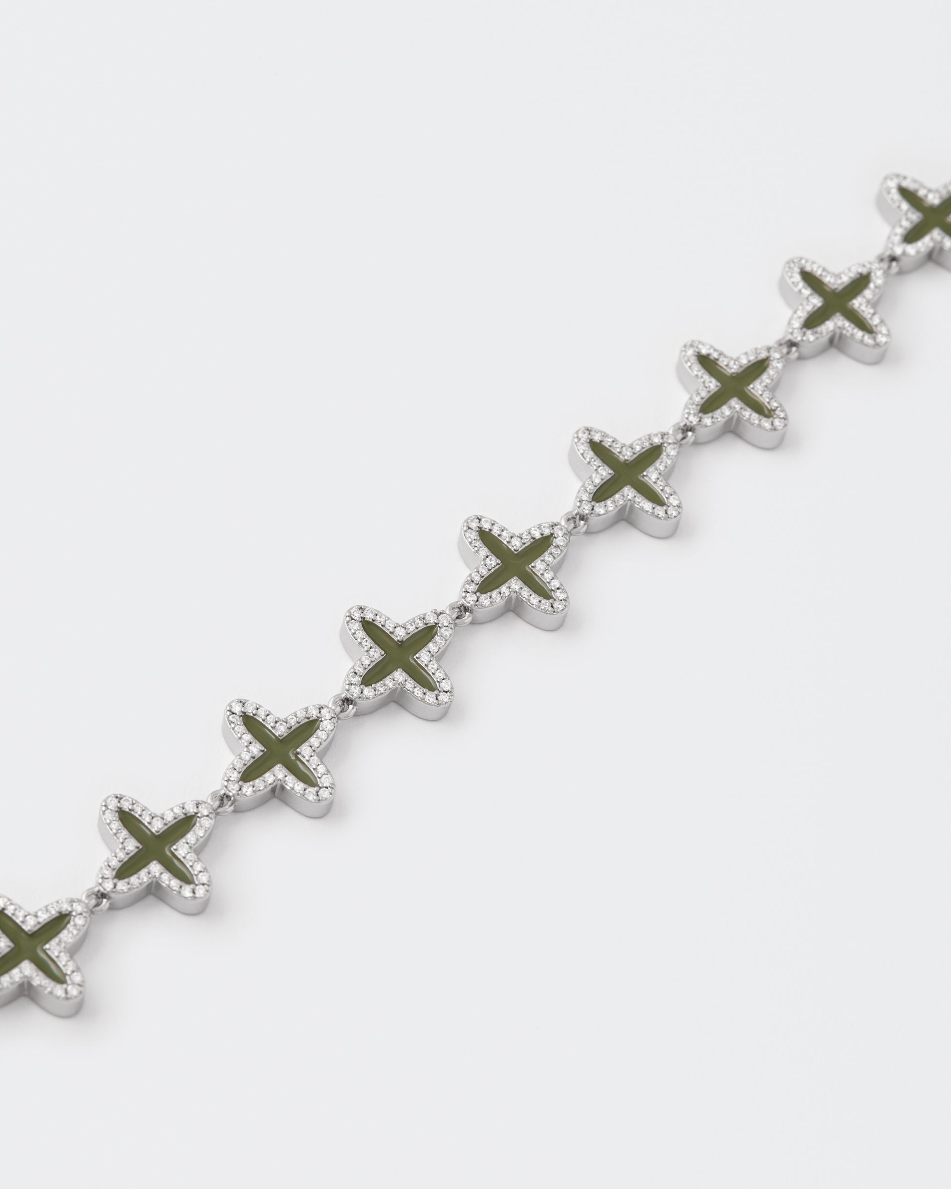 DARKAI Clover Olive Necklace Detail Picture