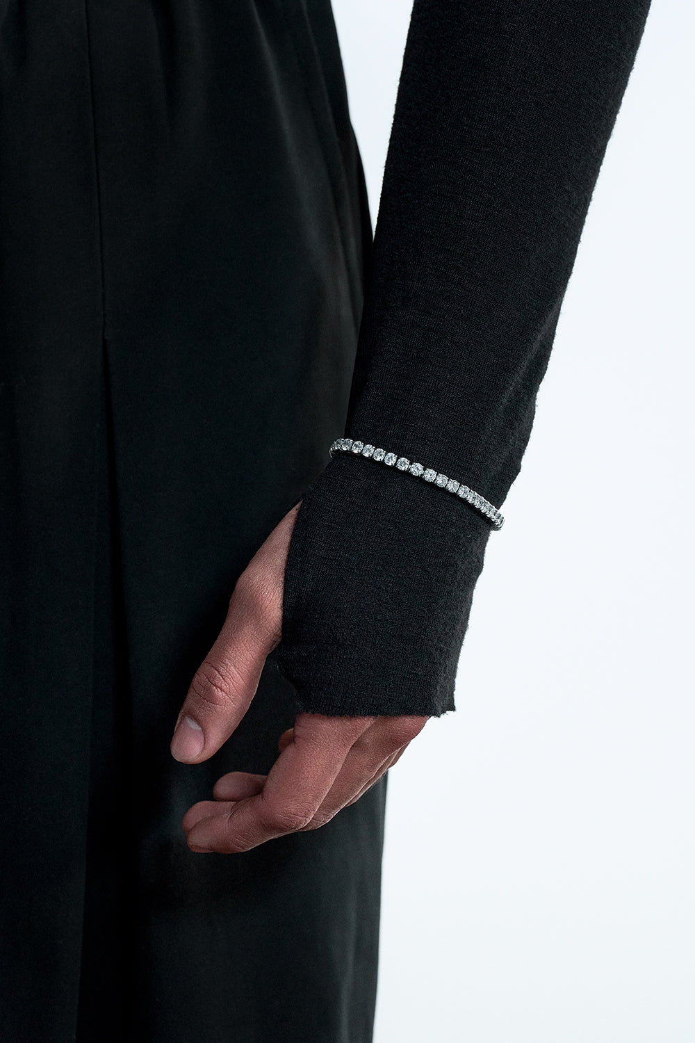 tennis bracelet with 18kt white gold coating and hand-set round brilliant-cut stones in diamond white