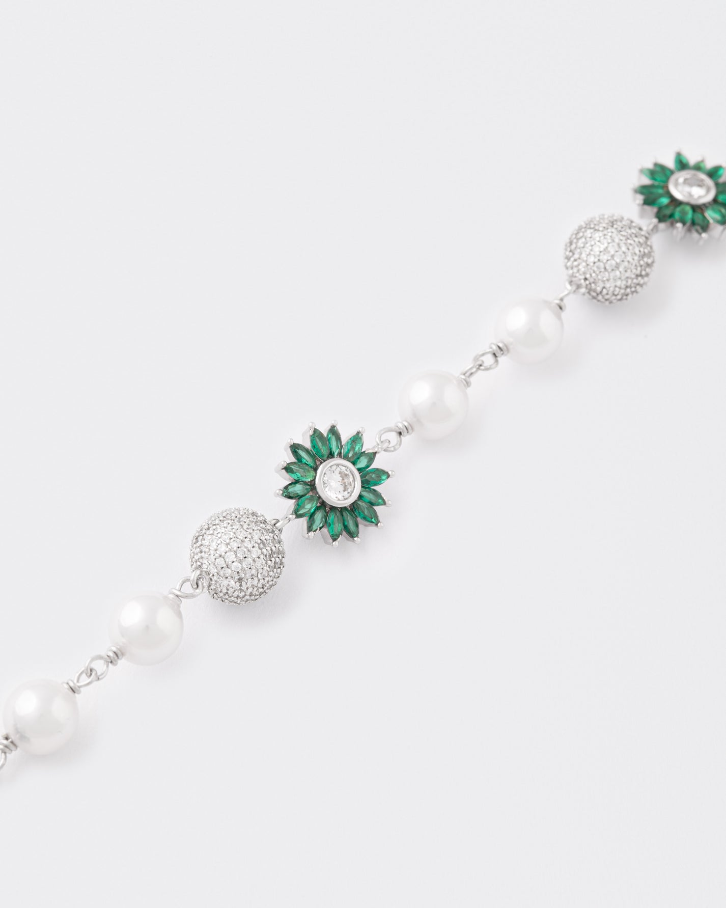 DARKAI Flower & Pearls Wallet Chain Detail